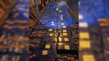 Motorista denuncia tentativa de sequestro e acaba preso ap�s pol�cia encontrar 4,5 toneladas de maconha em caminh�o