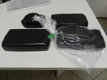 Homens s�o flagrados com 3,6kg de pasta-base de coca�na, em Prudente
