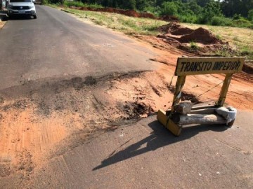 M�e denuncia buraco aberto pr�ximo � escola Moacyr Lordello