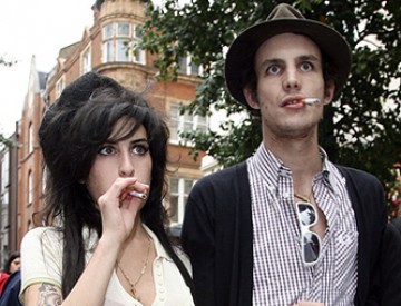 Amy Winehouse deixou ex-marido Blake Fielder-Civil fora do testamento