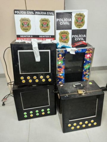Pol�cia Civil apreende m�quinas ca�a n�queis em Dracena