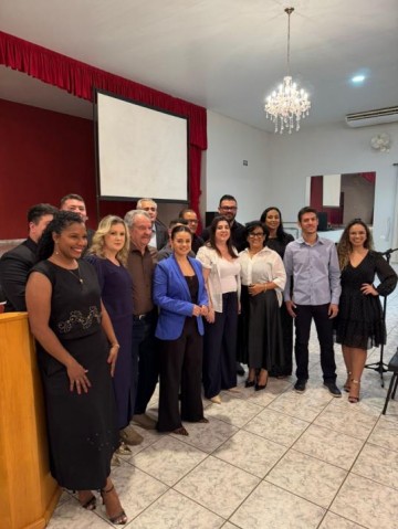 V�DEO: Faculdade Reges entrega diplomas registrados pelo MEC a formados em Direito