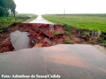 Cratera dificulta acesso � Tup�-Quat�