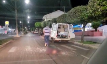 Homem embriagado quebra vidro de ambul�ncia e se joga em Bastos