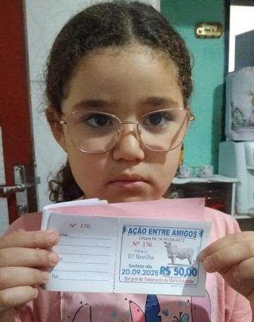 M�e faz campanha por cirurgia da filha em Sagres