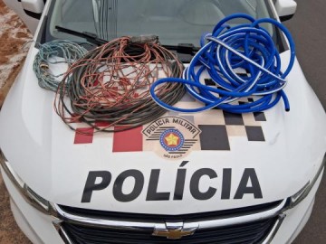 Pol�cia Militar flagra ladr�o de fios saindo de constru��o em OC