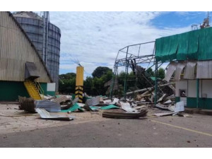 Explos�es em t�neis de gr�os deixam feridos e causam destrui��o em cooperativa de C�ndido Mota