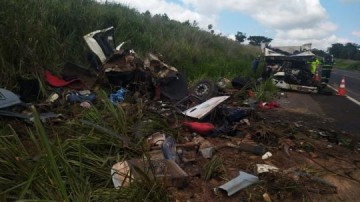 PARAPU�: Roda solta na pista provocou acidente entre �nibus e caminh�o que matou 7 pessoas e deixou 34 feridas