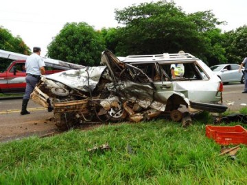 Acidente envolvendo quatro ve�culos mata morador de Irapuru