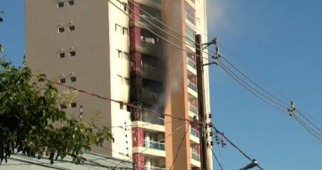 Apartamento do 7� andar de edif�cio pega fogo e mobiliza Corpo de Bombeiros em Pres. Prudente