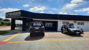 M�e � indiciada por torturar filha como puni��o ap�s adolescente pegar R$ 50 para comprar chinelo