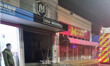 Incndio destri loja de roupas em Marlia e mobiliza o Corpo de Bombeiros