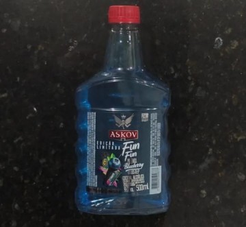 Dupla furta garrafa de bebida alco�lica, esconde em arbusto e acaba presa, em Osvaldo Cruz