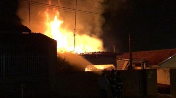 Incndio destruiu casa dos pais do ex-Vereador lvaro Cabeleireiro
