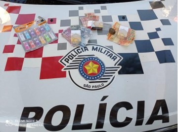 Traficante ret�m carteira de motorista de usu�rio em garantia por venda de crack e acaba preso junto com um ladr�o de posto