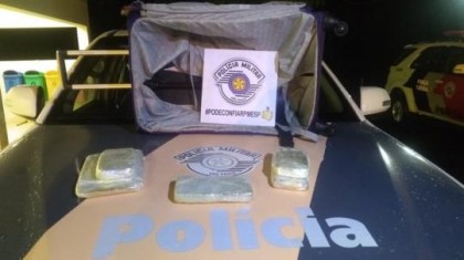 Tabletes de crack estavam escondidos em fundo falso (Foto: Pol�cia Militar Rodovi�ria/Cedida)