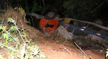 Acidente na ponte do Rio Aguape� em Rin�polis deixa motorista gravemente ferido