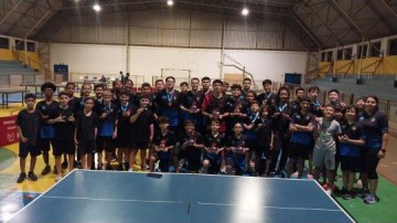 T�nis de Mesa de Osvaldo Cruz se destaca em torneio regional com seis finais em sete categorias