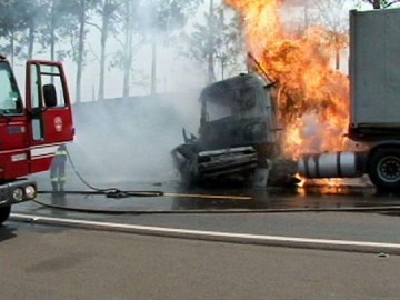 Homem morre carbonizado em acidente pr�ximo a Tupi Paulista