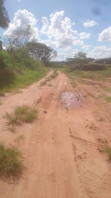 Internauta relata situa��o cr�tica de trecho da rua Ricardo Ponciano