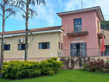 Comerciante � preso em flagrante pela pol�cia depois de agredir a pr�pria filha, em Regente Feij�