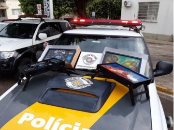 Pol�cia Militar Rodovi�ria apreende coca�na l�quida em bandejas de caf� da manh� com passageiro de �nibus