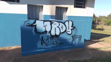 Praa Sebastio Zanetti (Santa Teresa)  alvo de vandalismo no ltimo domingo