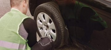 V�DEO: Macarr�o ou vulcaniza��o na hora de reparar um pneu?