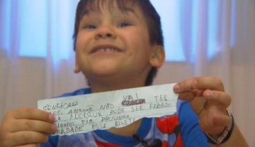 'Todo mundo me pede bilhete', diz menino que viralizou na web ap�s tentar 'fugir' da aula