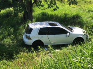 Mulher de Parapu capota veculo na Vicinal Alemeda Gasto Vidigal