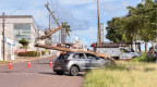 Acidente com carro zero KM derruba poste e deixa cerca de 2 mil clientes sem energia em Adamantina