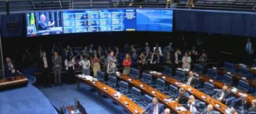 Projeto que reduz pena de Bolsonaro pode virar lei mesmo se Lula vetar