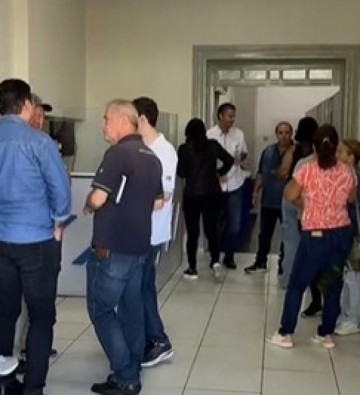 Prefeitura de Osvaldo Cruz entrega vales-compras do IPTU Premiado 2023