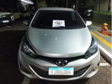 Carro furtado em S�o Paulo � apreendido pela Pol�cia Militar em Presidente Prudente