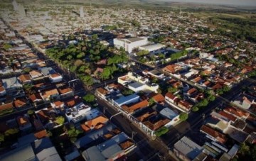 Lojas do com�rcio varejista v�o hoje at� 22 horas