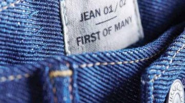 Levi's faz 1 jeans com camiseta velha