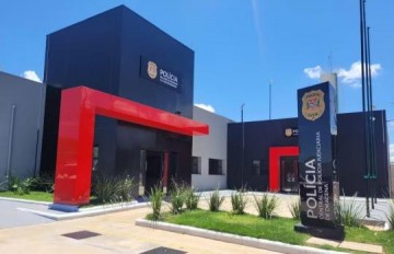 V�tima corre atr�s de assaltante de carteira e suspeito acaba preso na esta��o ferrovi�ria, em Dracena