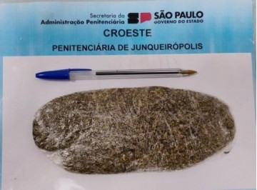 Cinco visitantes de detentos s�o surpreendidas tentando introduzir drogas em pres�dios da regi�o