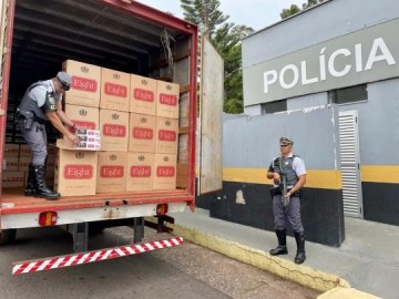 Policia Rodovi�ria apreende 75 mil ma�os de cigarros que seria entregue em Tup�