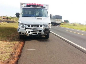 Mal s�bito de motorista causa batida entre caminh�es com presos