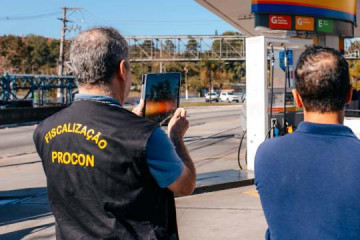 Procon inicia fiscaliza��o em postos de combust�veis contra publicidade enganosa de pre�os em todo Estado