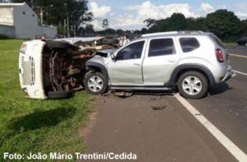 Acidente em Quintana deixa tr�s feridos