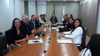 Encontro de prefeitos, representantes da Amnap e secretrios de Sade de Tup, Dracena, Adamantina e Osvaldo Cruz junto ao Ministrio da Sade_(cedida Gi Notcias)