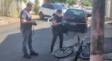 Homem tenta sacar arma contra policial de folga e � baleado em Tup�