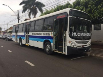 Prefeitura apresenta novo �nibus para transporte urbano