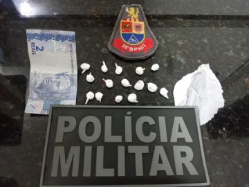 PM prende homem por tr�fico de drogas ap�s tentativa de se desfazer de sacola em Osvaldo Cruz