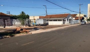 VDEO: Prefeitura libera trfego na obra de "sarjeto" na regio da escola Osvaldo Martins