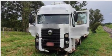 Idoso morre aps sofrer mal sbito e perder controle de caminho em rodovia, em Osvaldo Cruz