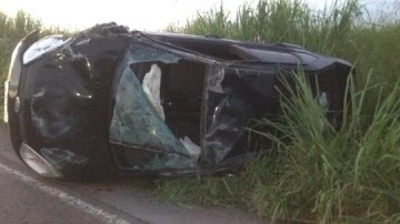 Fiesta de Osvaldo Cruz bate em Gol de Parapu� parado em rodovia: motoristas embriagados est�o envolvidos