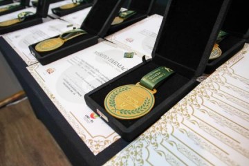 Bombeiros de Osvaldo Cruz realizaram entrega de medalha Meno Honrosa do Mrito Pessoal